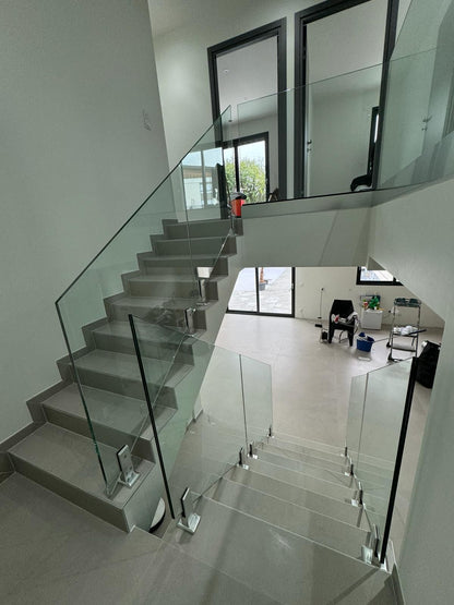 Geländer aus Aluminium & Glas