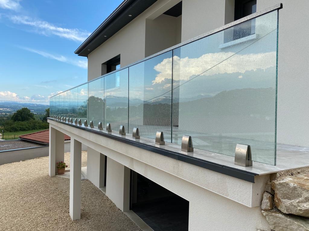 Geländer aus Aluminium & Glas