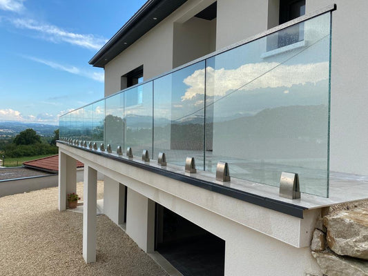 Geländer aus Aluminium & Glas